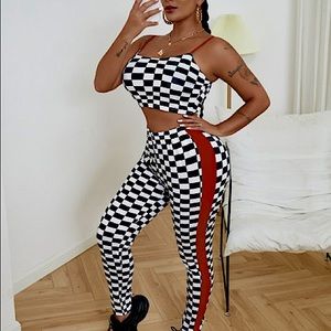 NWT 💕 Women’s Two Piece Leggings Outfit w/ Crop Top.